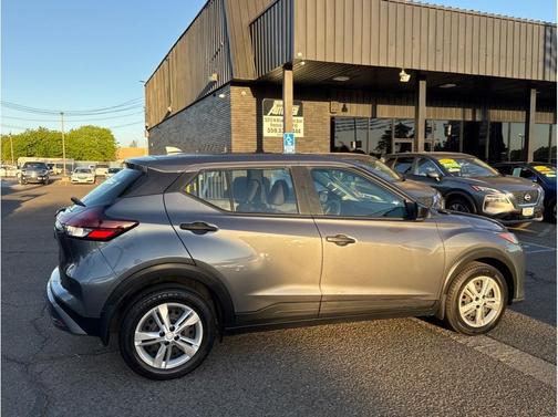 2022 Nissan Kicks S