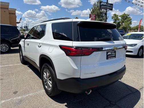 White 2023 Chevrolet Traverse LT Cloth