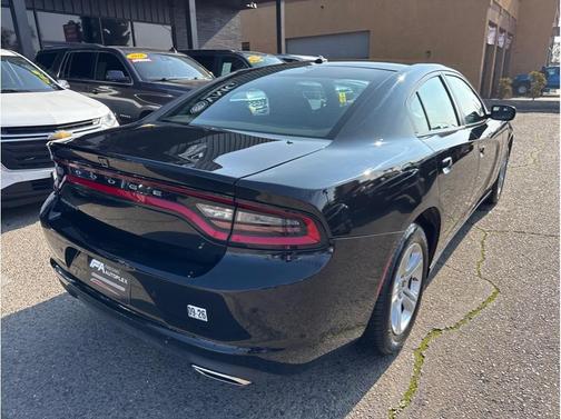 Pitch Black Clearcoat 2022 Dodge Charger SXT