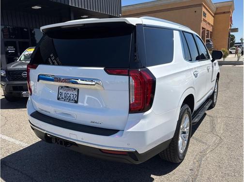 White 2024 GMC Yukon SLT