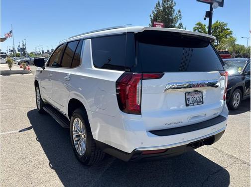 White 2024 GMC Yukon SLT