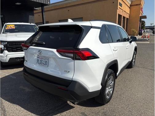 Ice Cap 2024 Toyota RAV4 XLE