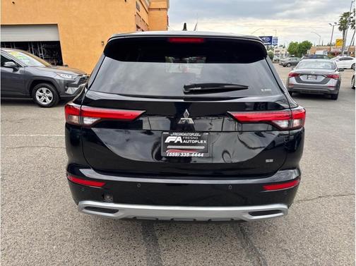 Black 2024 Mitsubishi Outlander SE