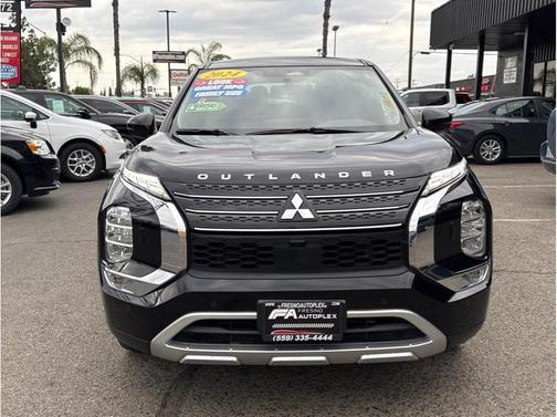 Black 2024 Mitsubishi Outlander SE
