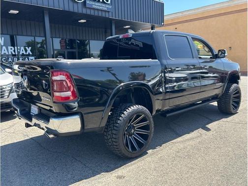 Diamond Black Crystal Pearlcoat 2021 RAM 1500 Laramie