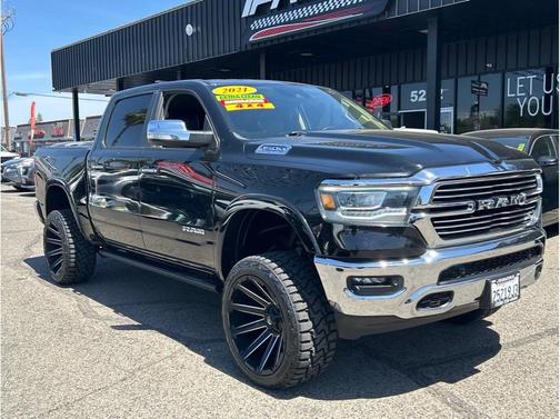 Diamond Black Crystal Pearlcoat 2021 RAM 1500 Laramie