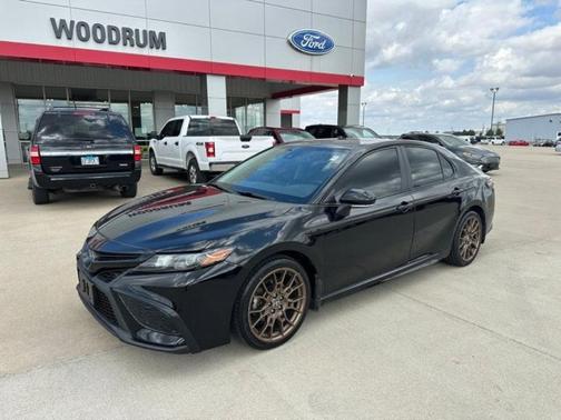 2023 Toyota Camry Hybrid SE