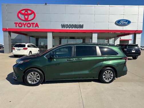 2022 Toyota Sienna XLE