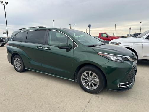 2022 Toyota Sienna XLE