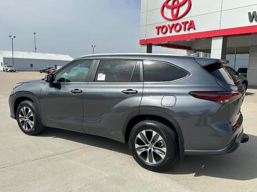 2025 Toyota Highlander XLE