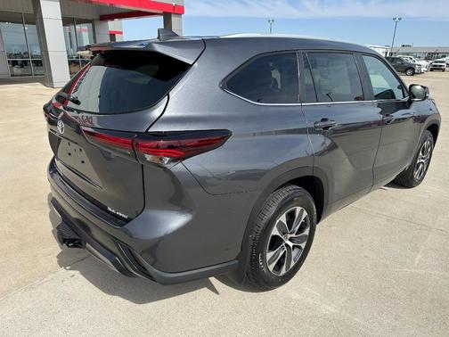 2025 Toyota Highlander XLE