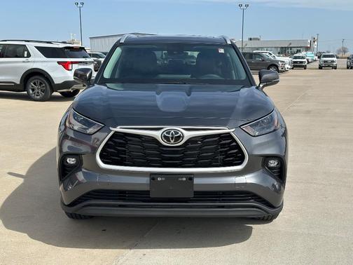 2025 Toyota Highlander XLE