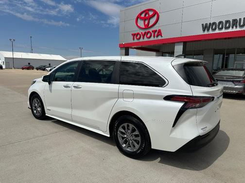 2021 Toyota Sienna XLE