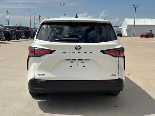2021 Toyota Sienna XLE