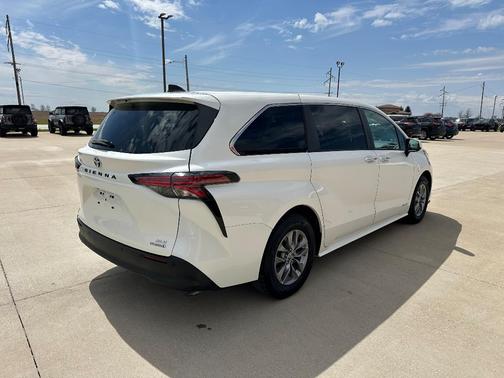 2021 Toyota Sienna XLE
