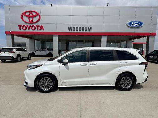2021 Toyota Sienna XLE