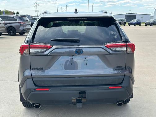 2022 Toyota RAV4 Hybrid XLE