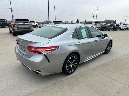 2020 Toyota Camry SE