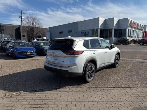 2025 Nissan Rogue SV