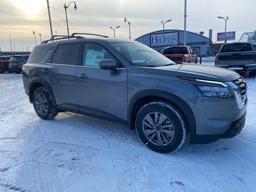 2025 Nissan Pathfinder SV