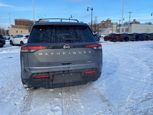2025 Nissan Pathfinder SV