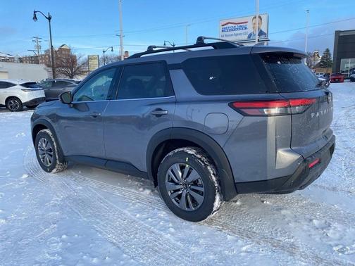 2025 Nissan Pathfinder SV