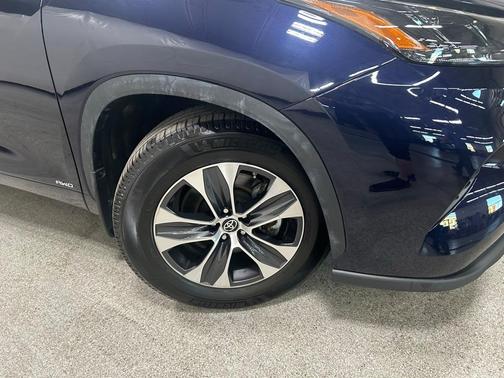 2022 Toyota Highlander Hybrid XLE