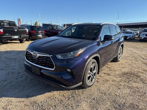 2022 Toyota Highlander Hybrid XLE