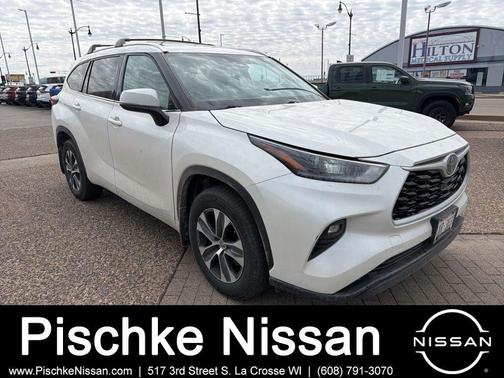 White 2021 Toyota Highlander XLE