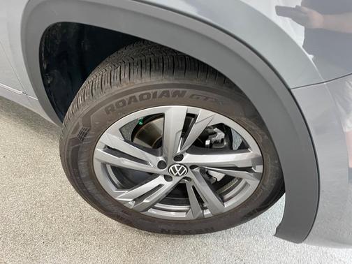2024 Volkswagen Atlas Cross Sport 2.0T SEL R-Line