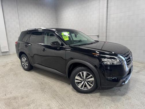 2025 Nissan Pathfinder SL