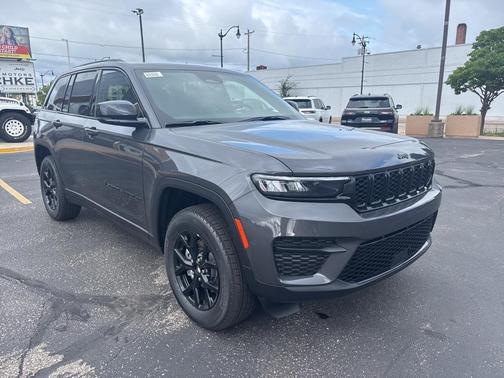 2025 Jeep Grand Cherokee Laredo