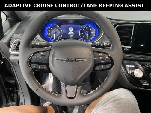 2023 Chrysler Pacifica Touring-L
