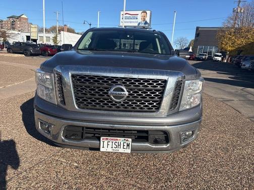 2017 Nissan Titan SV