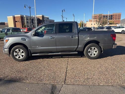 2017 Nissan Titan SV