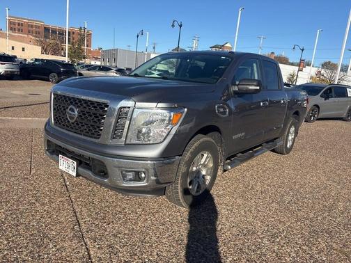 2017 Nissan Titan SV