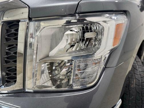 2017 Nissan Titan SV