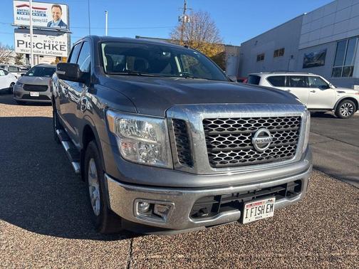 2017 Nissan Titan SV