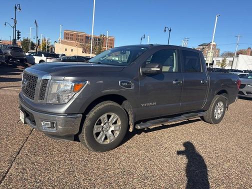 2017 Nissan Titan SV