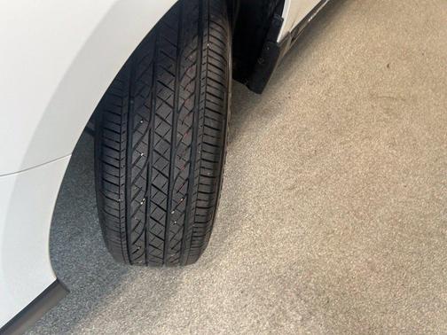 Crystal White Pearl 2019 Subaru Outback 2.5i Premium