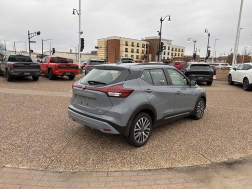 2023 Nissan Kicks SR