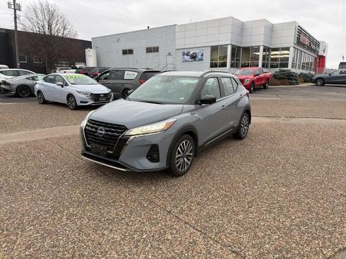 2023 Nissan Kicks SR