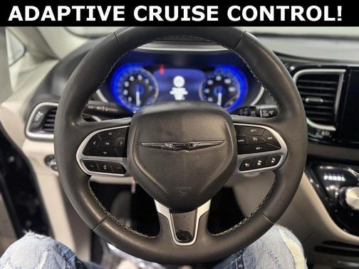 2024 Chrysler Pacifica Touring-L