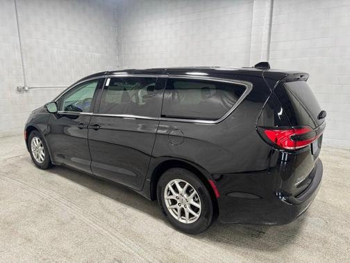 2024 Chrysler Pacifica Touring-L