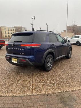 2024 Nissan Pathfinder SV