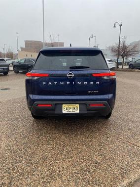 2024 Nissan Pathfinder SV
