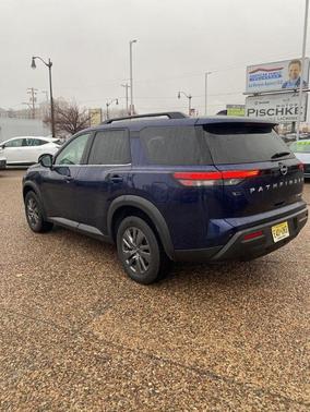 2024 Nissan Pathfinder SV