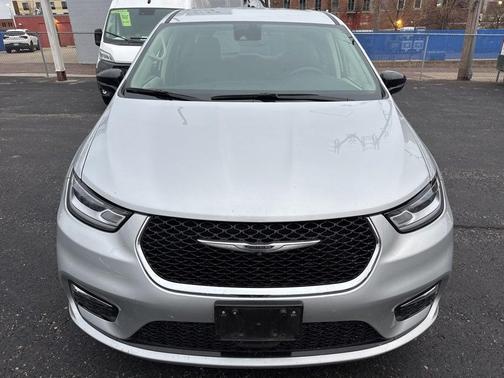 2024 Chrysler Pacifica Touring-L