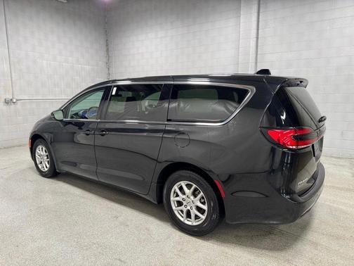 2023 Chrysler Pacifica Touring-L