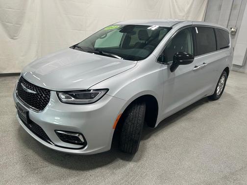 2024 Chrysler Pacifica Touring-L